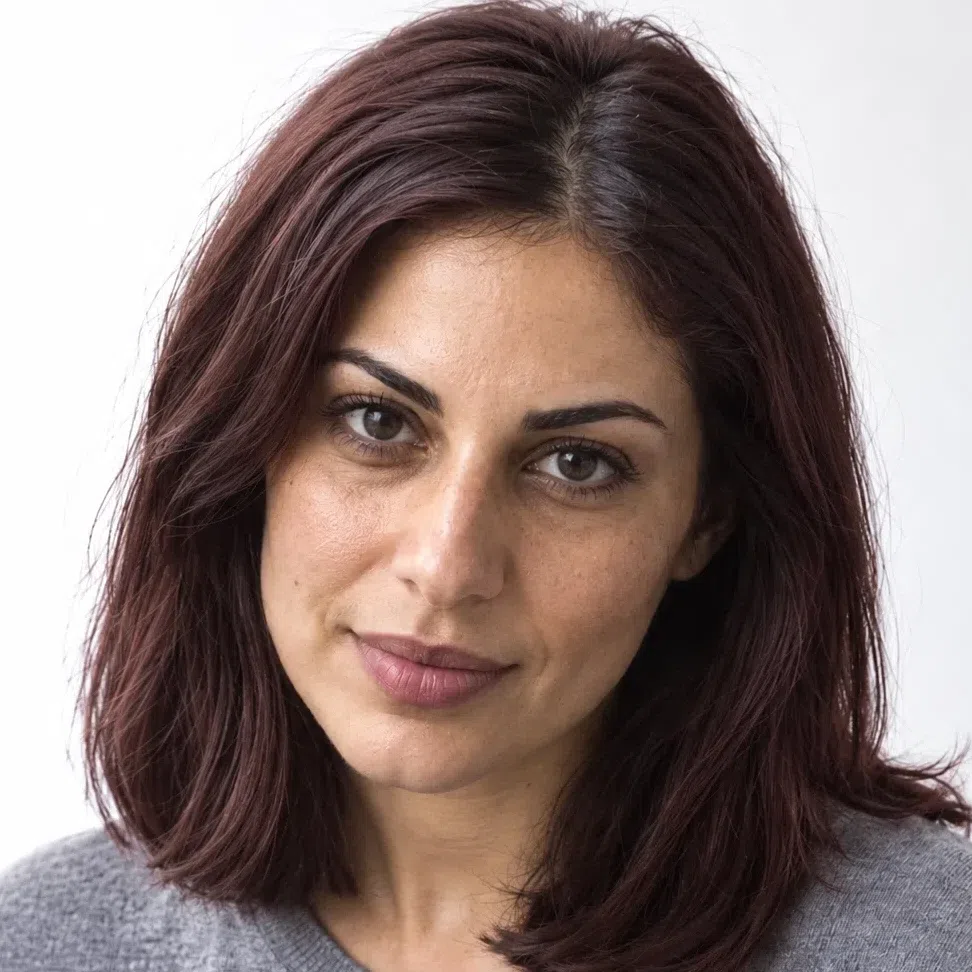Level 4 mahogany hair color on a medium-skinned Cool Summer woman