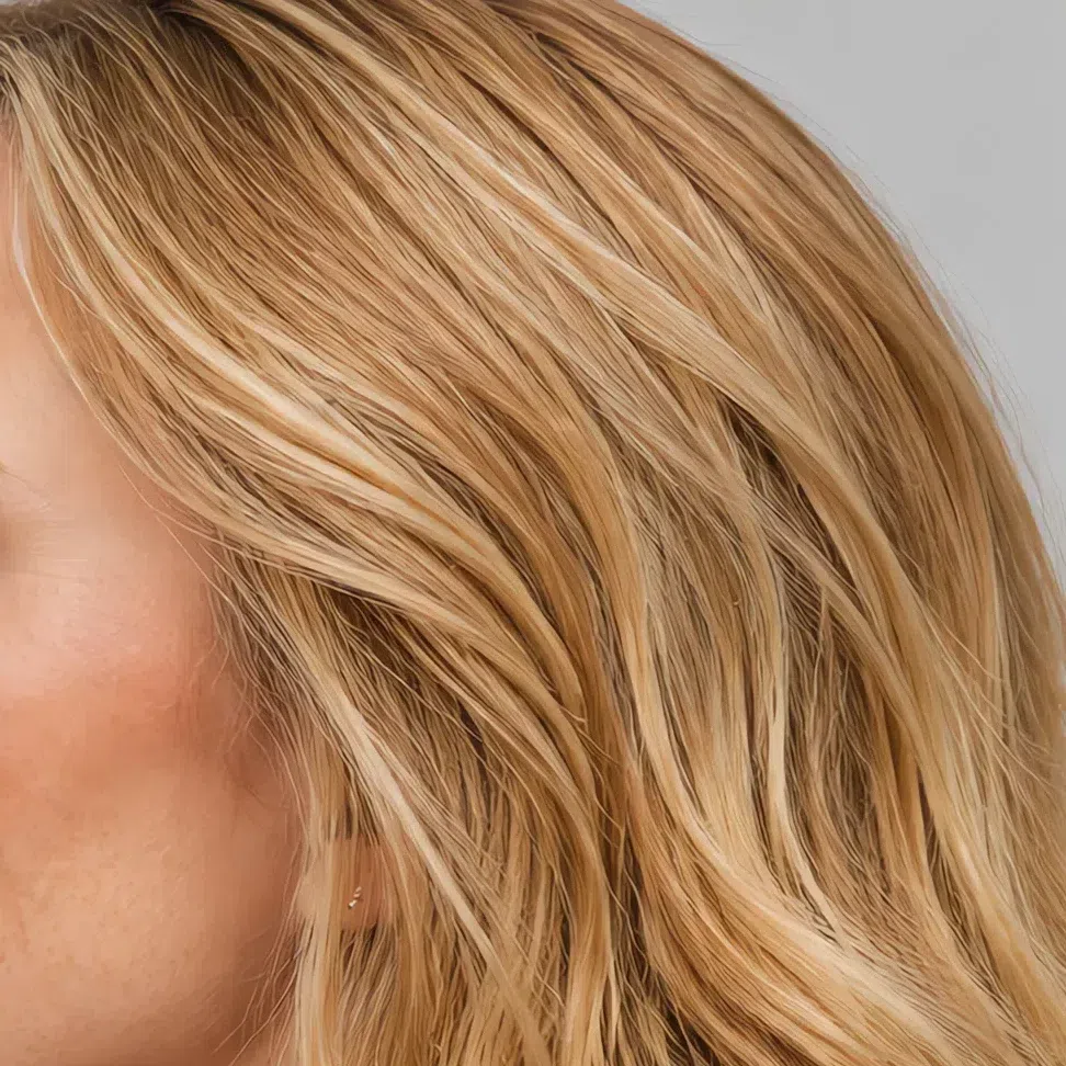 Honey blonde hair color for Soft Autumn