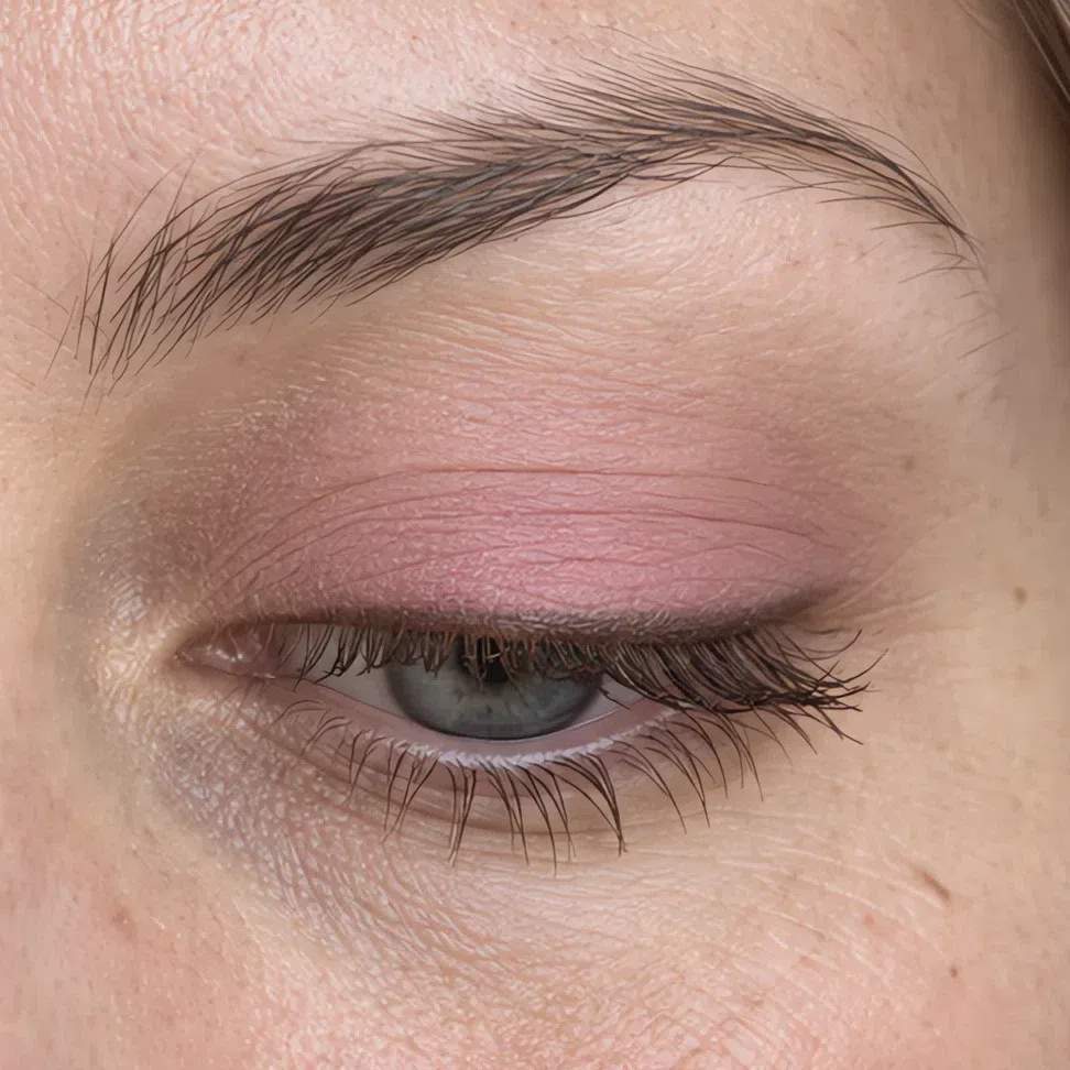 Cool Summer daytime eye makeup on a light complexion