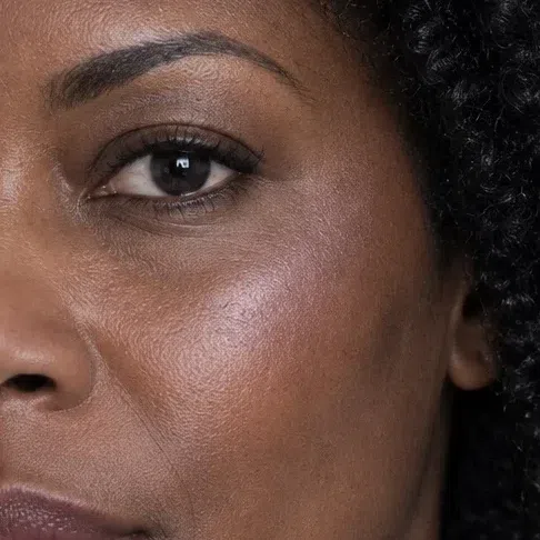 Rose-plum pearl highlighter on a deep Deep Winter complexion