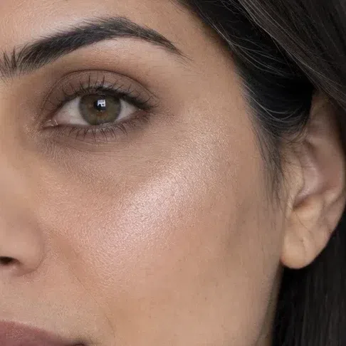 Cool champagne highlighter on a medium Deep Winter complexion
