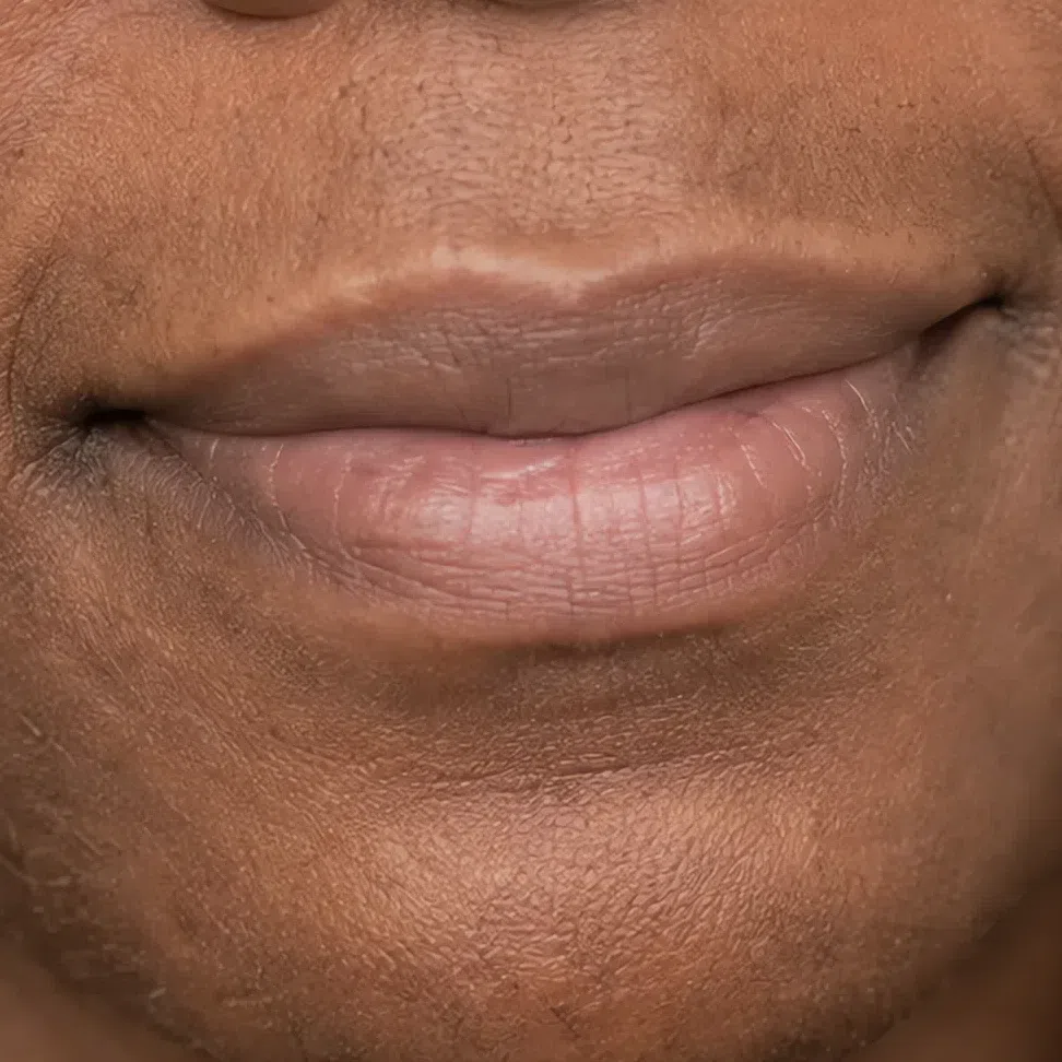 Light Summer daytime lip makeup on a deep complexion