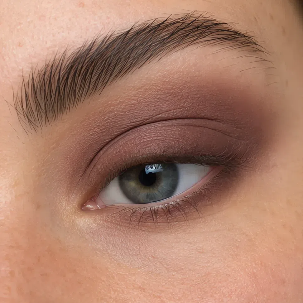 Raisin evening eyeshadow on light olive skin, Soft Autumn