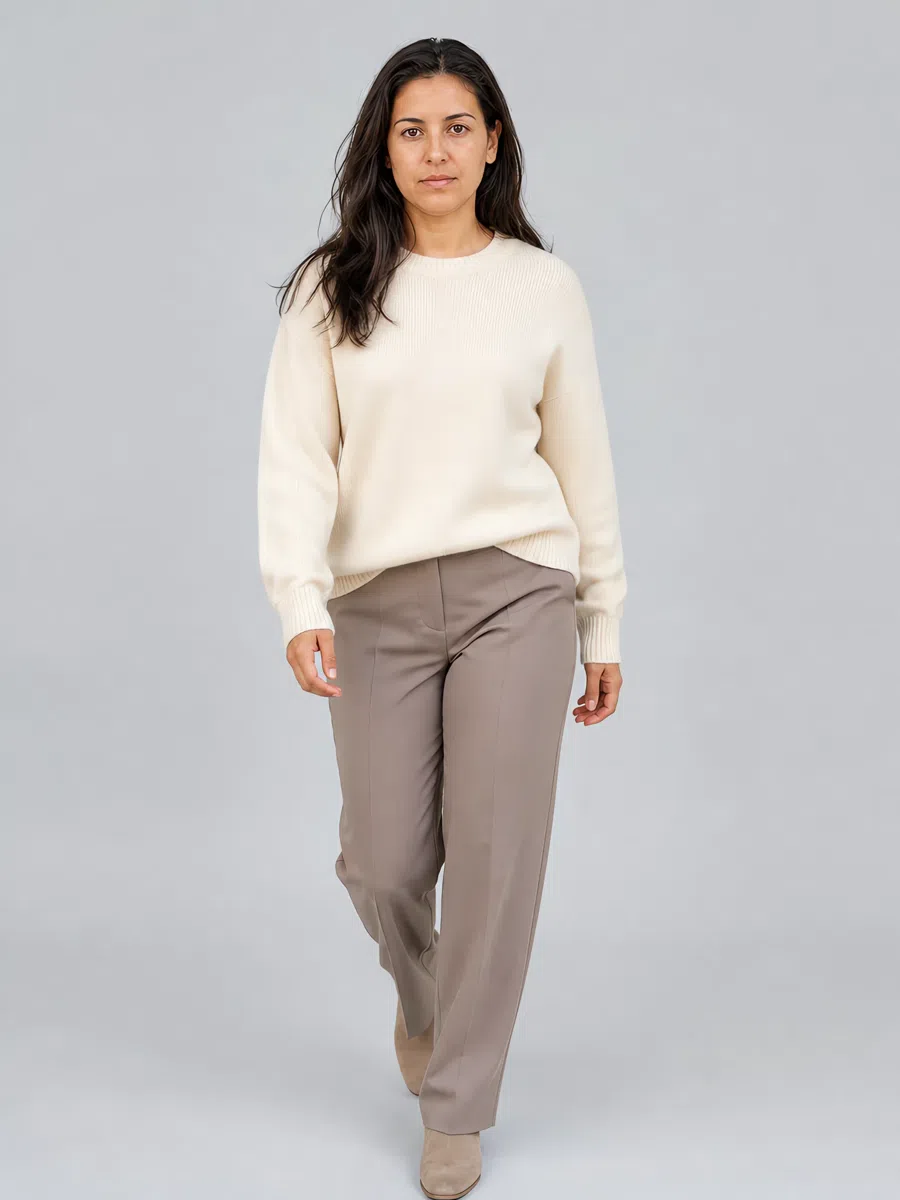 Soft Summer cream sweater in ivory, Medium complexion