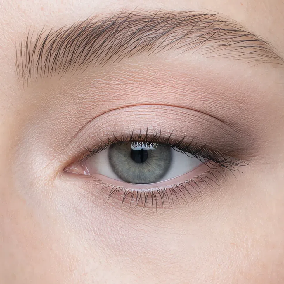 Soft Summer daytime eye makeup on a fair complexion