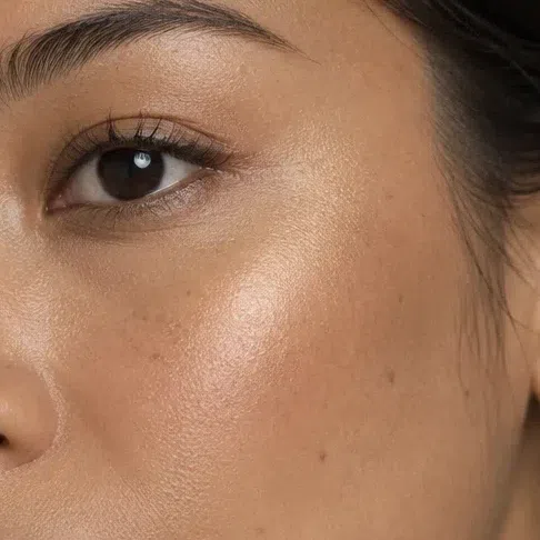 Peach pearl highlighter on a medium tan Warm Spring complexion