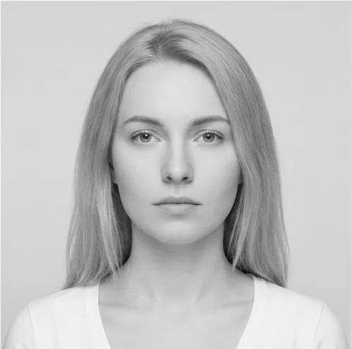 Hair, skin and eyes merge into one tone in black and white - low contrast